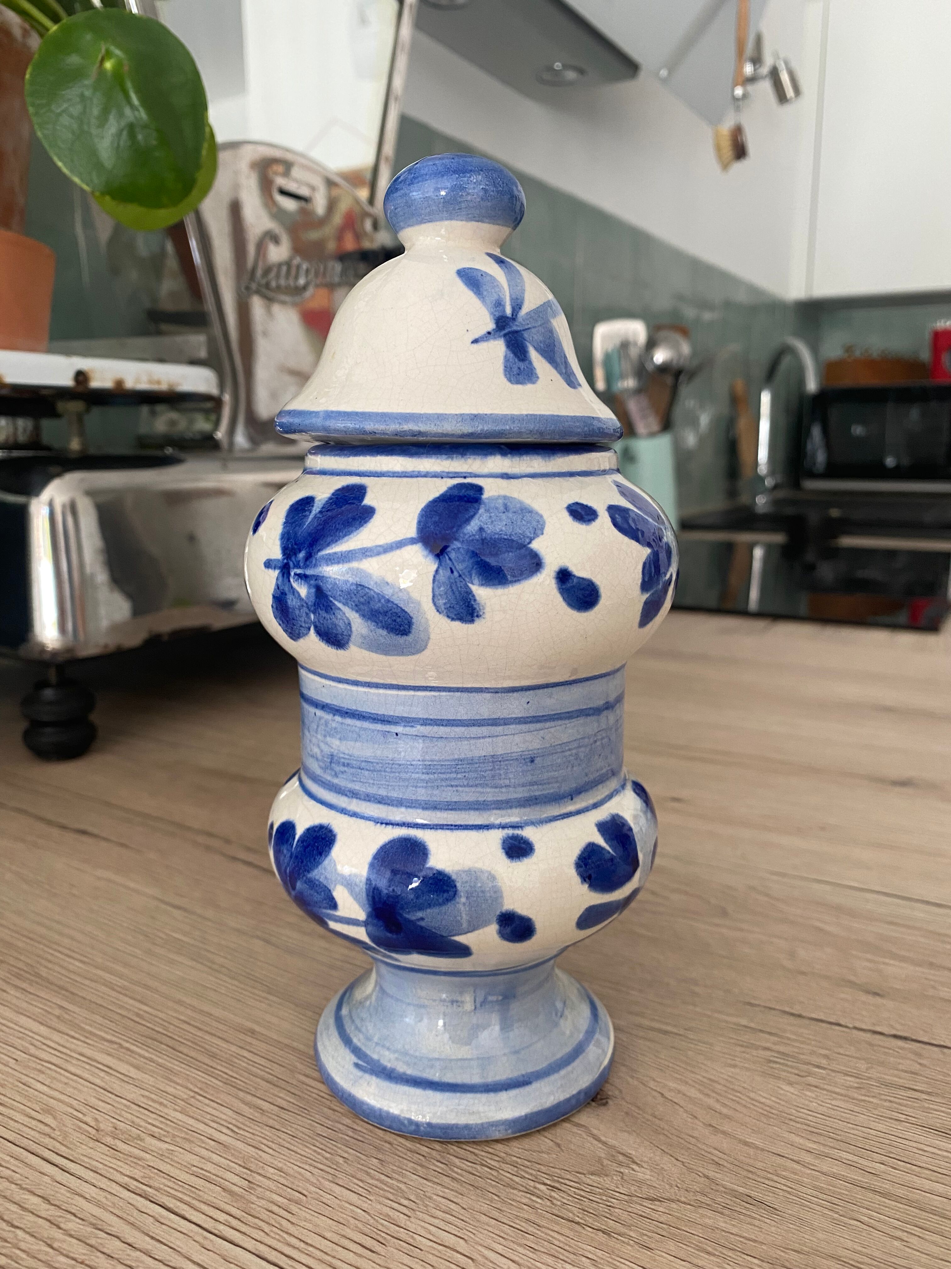 Apothecary porcelain pot Verbena painted by hand