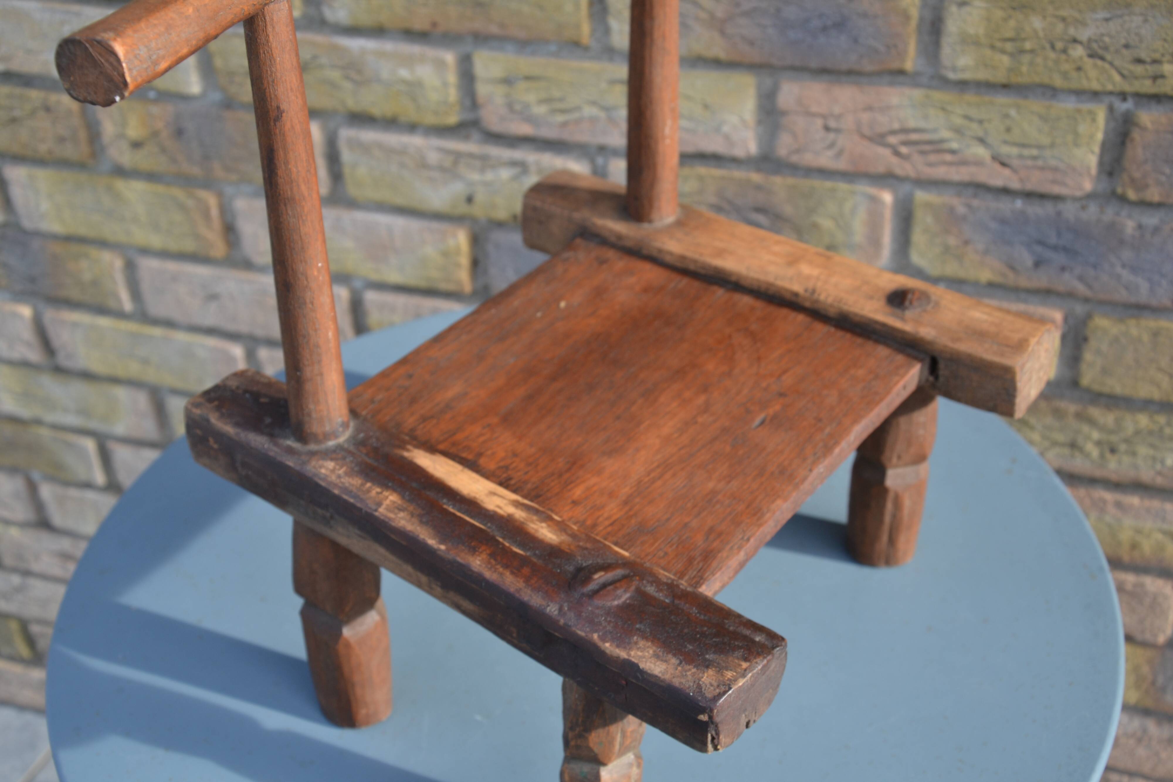 Petite chaise brutaliste