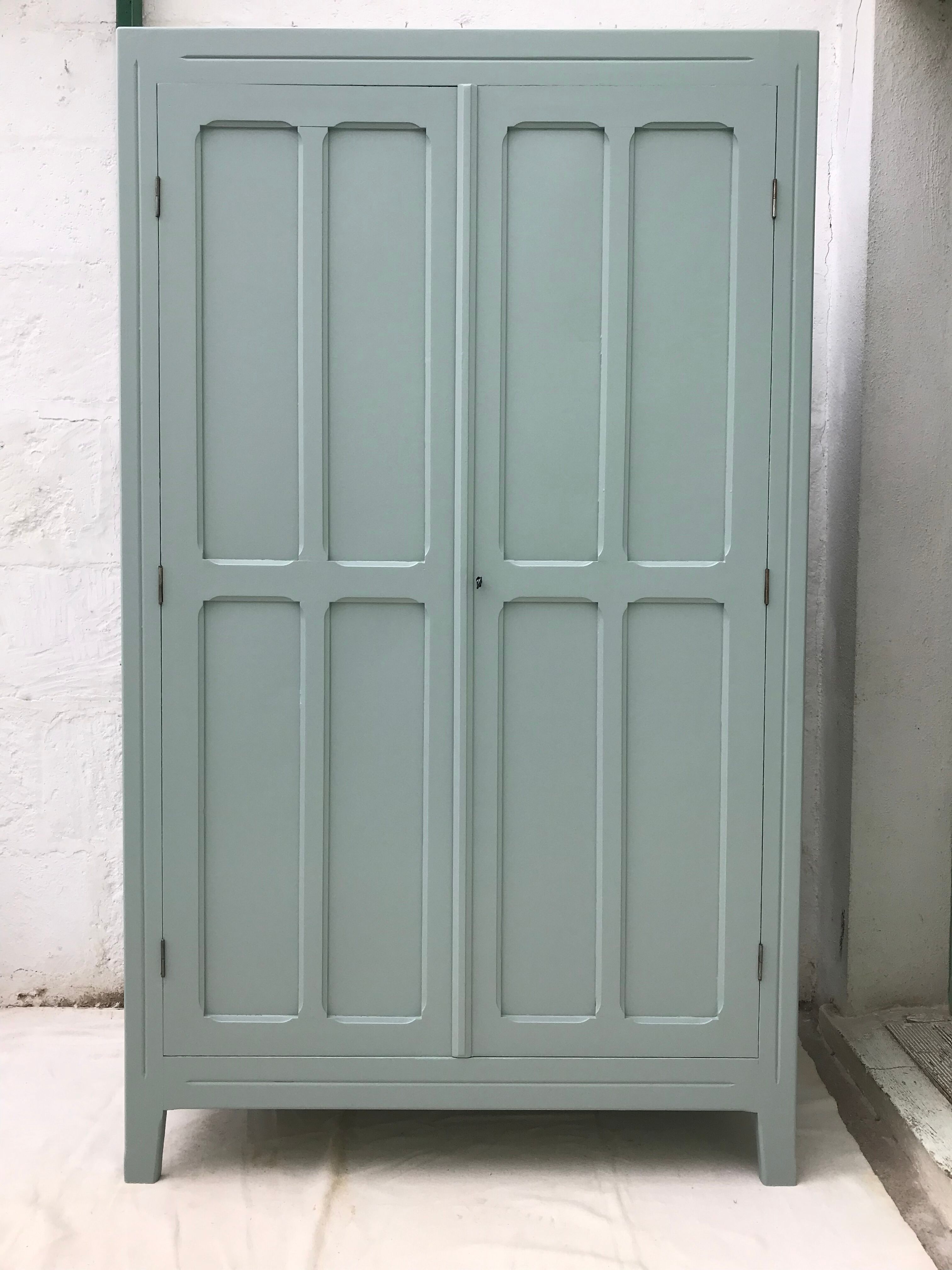 Armoire parisienne vert amande from Ressources