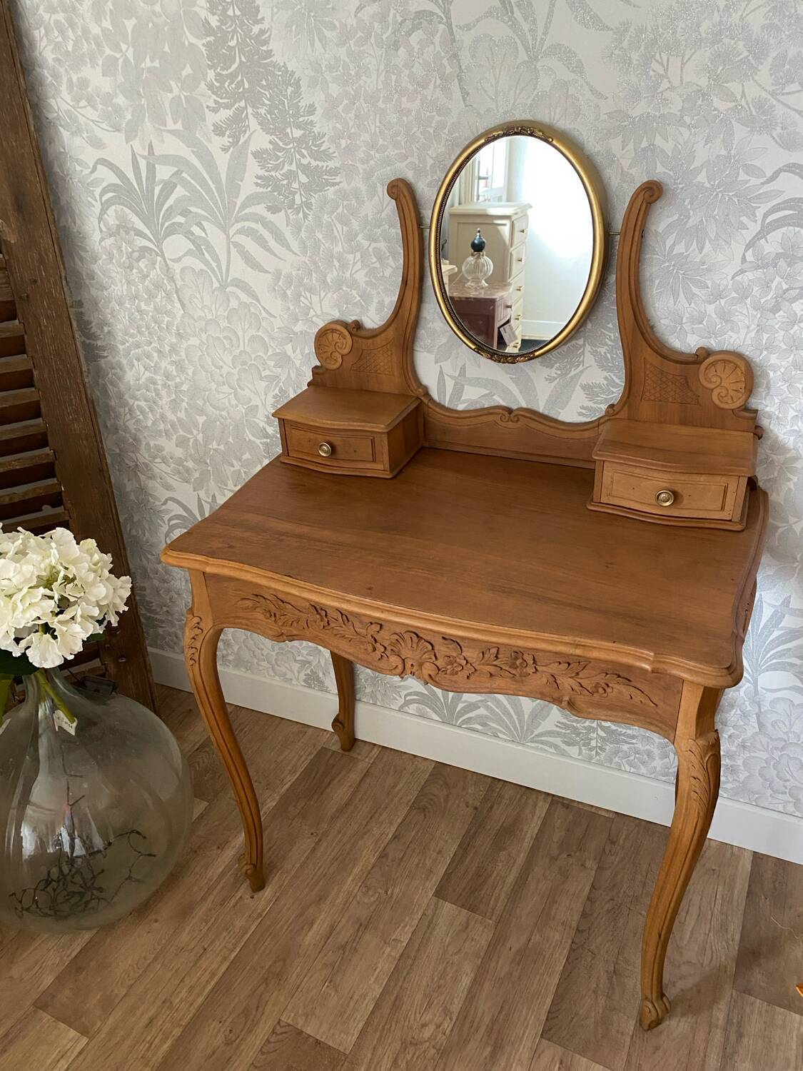 Dressing table