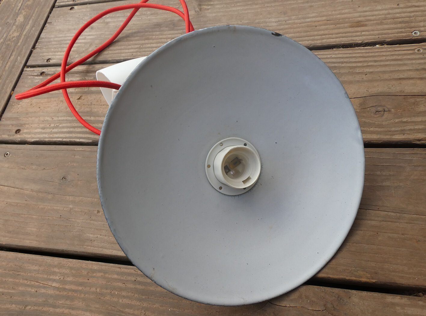 Black hanging lamp in enamelled sheet metal