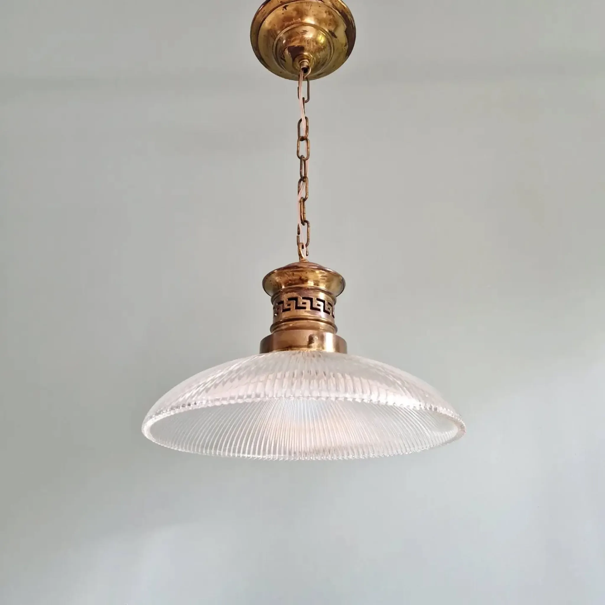 Art Deco glass pendant light with ribbed transparent design, 1920-30.