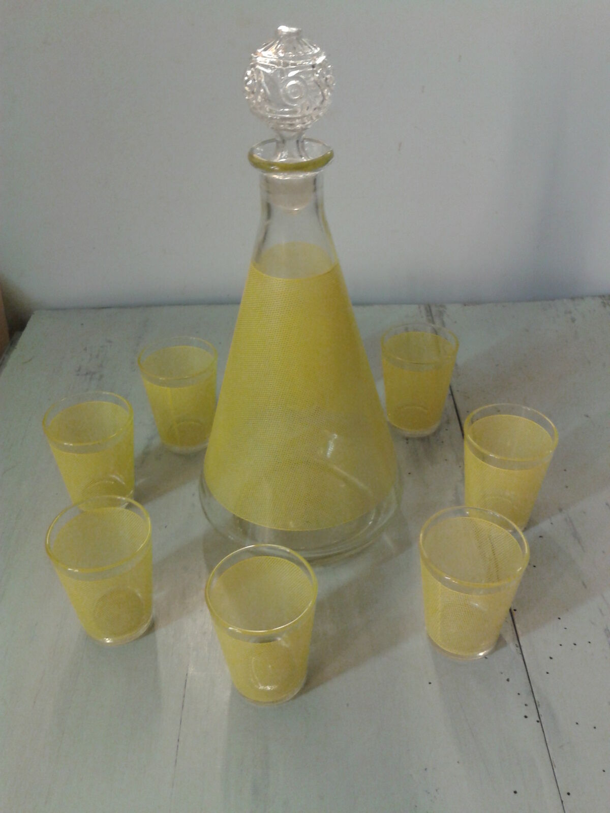 Liquor decanter and its 8 small glasses