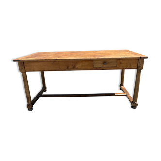 Farm table