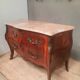 Commode à marquetterie de fleurs style Louis XV