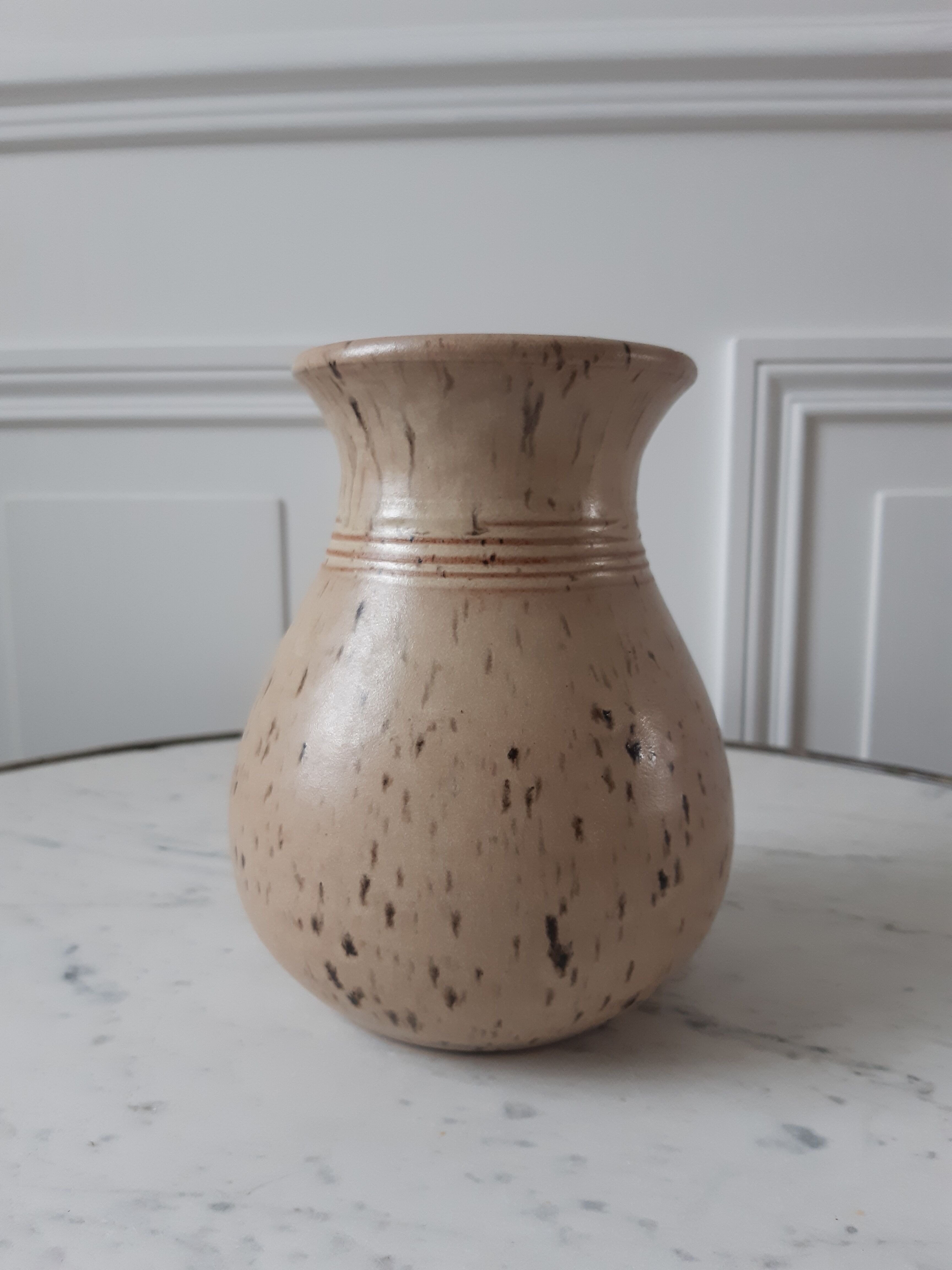 Vintage sandstone pot / vase