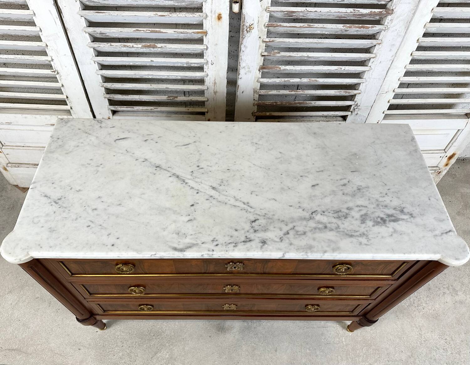 Louis XVI style chest of drawers in mahogany and walnut