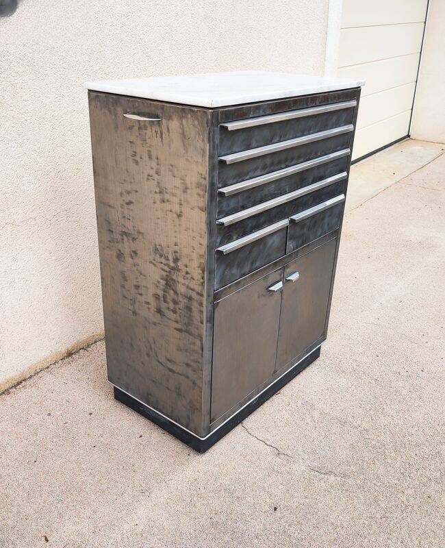 Vintage dentist furniture – Industrial style, steel, marble, ideal for lofts and workshops.
