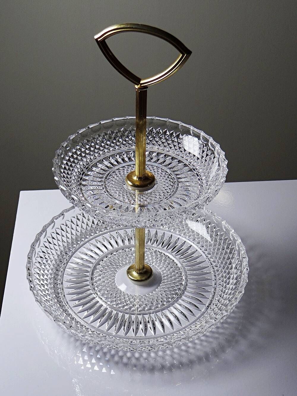 Silent servant/vintage display in moulded crystal & gilded metal from the 1970s-1980s