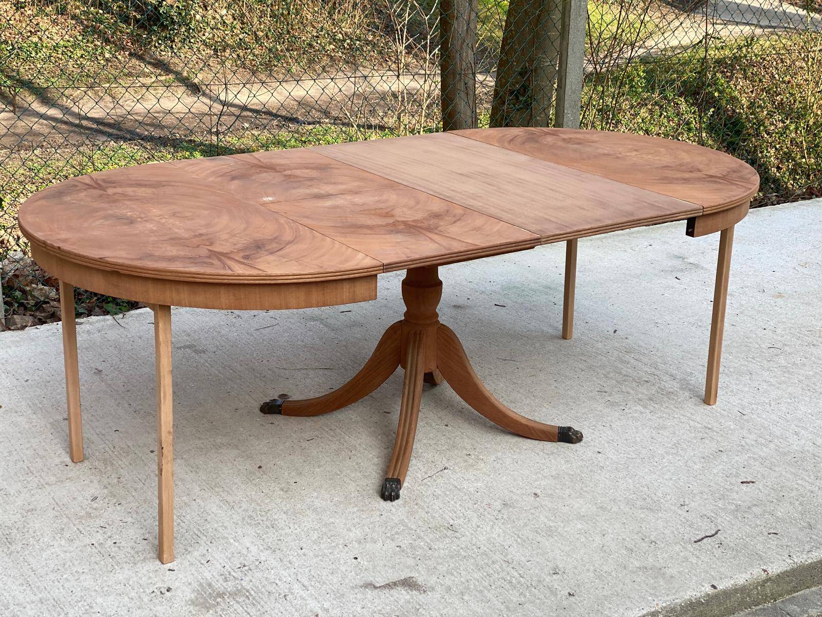 Extendable round dining table with central leg renovated in raw wood 205cm