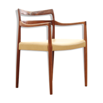 Scandinavian chair in rio rosewood