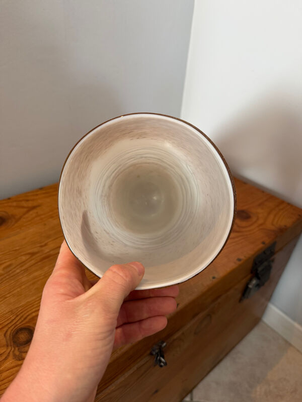 Vase en verre soufflé artisanal marron et beige