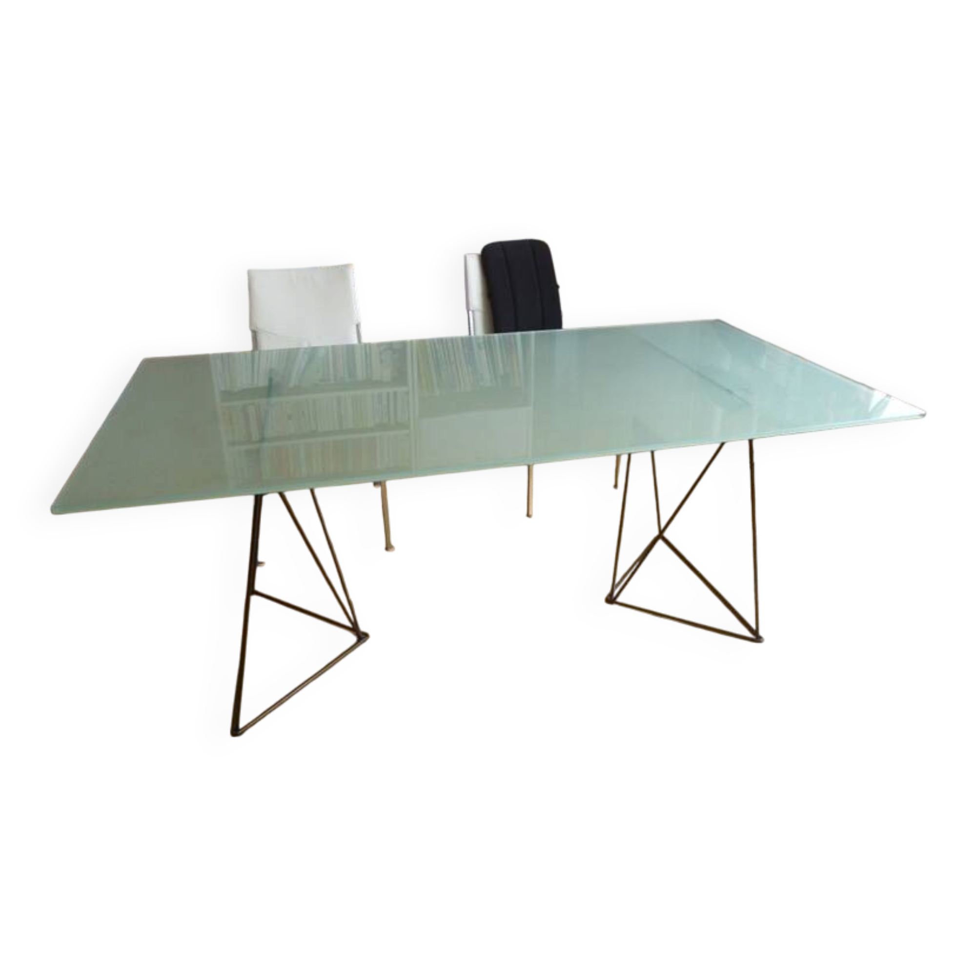 High table. 90s design.