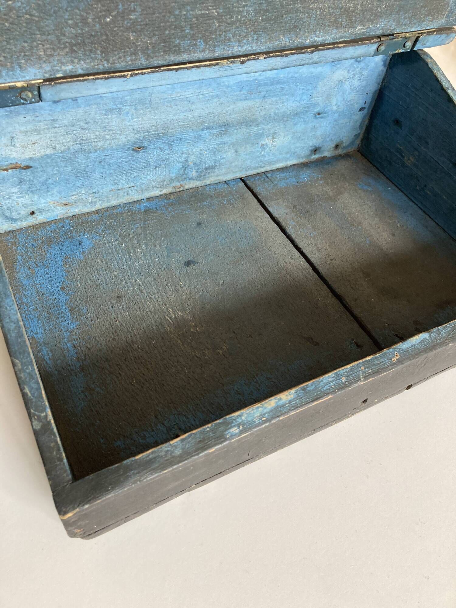 19th farm storage box in washed wooden popular arts