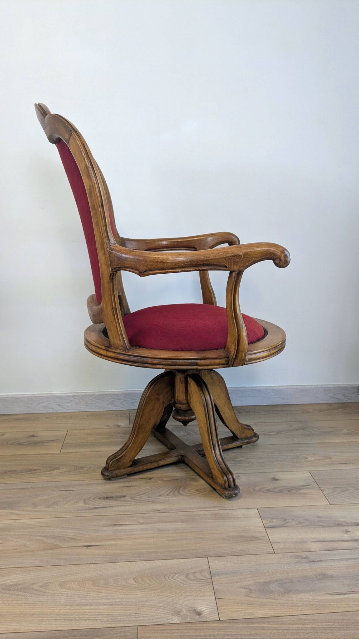 Vintage captain's chair in wood and garnet fabric — a seat with character