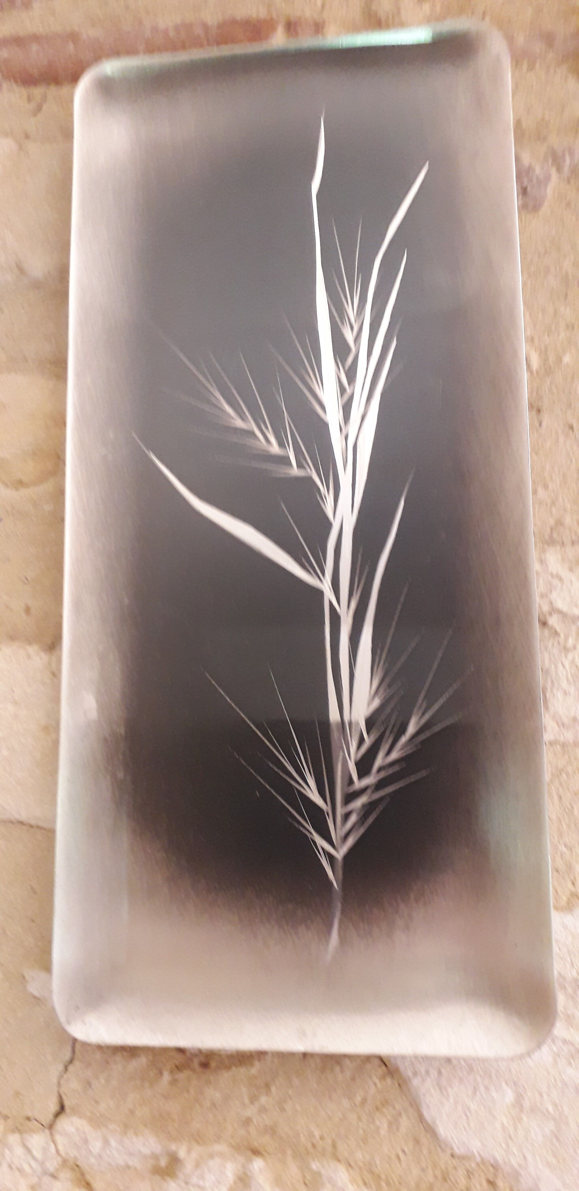 Stainless steel top, hand-engraved décor, to hang