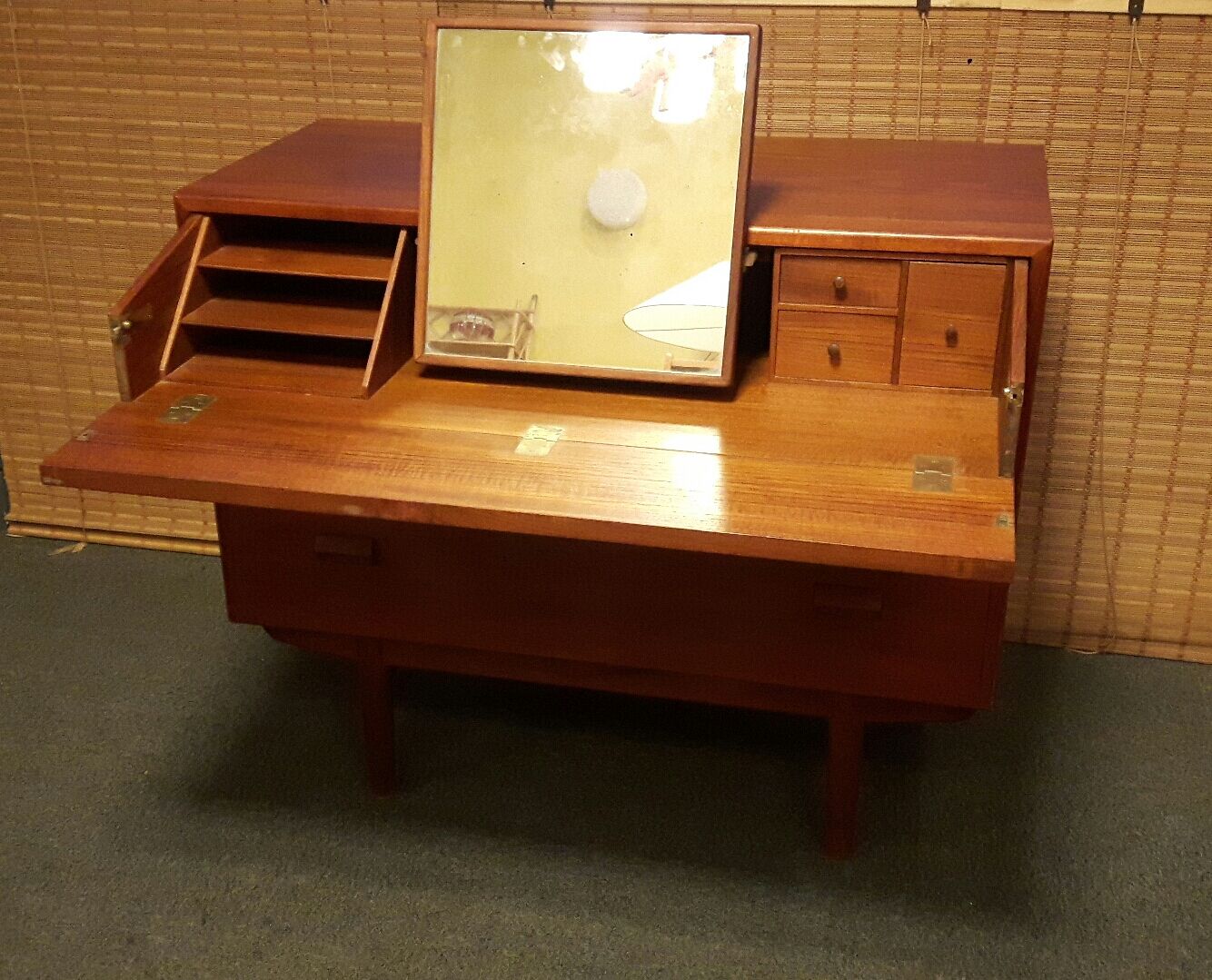 Convenient Danish Secretary