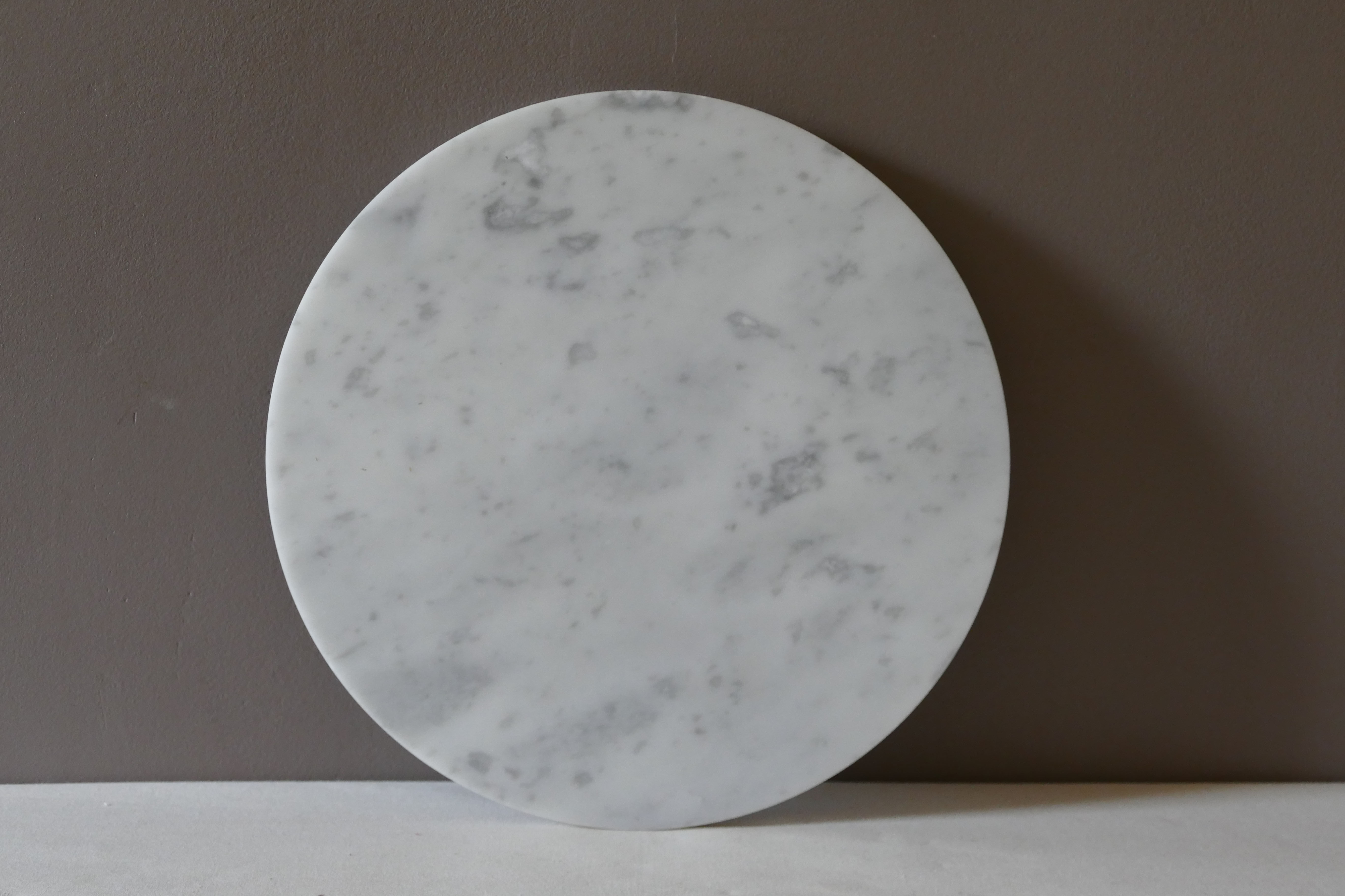 Oval cheese platter in marble and silver