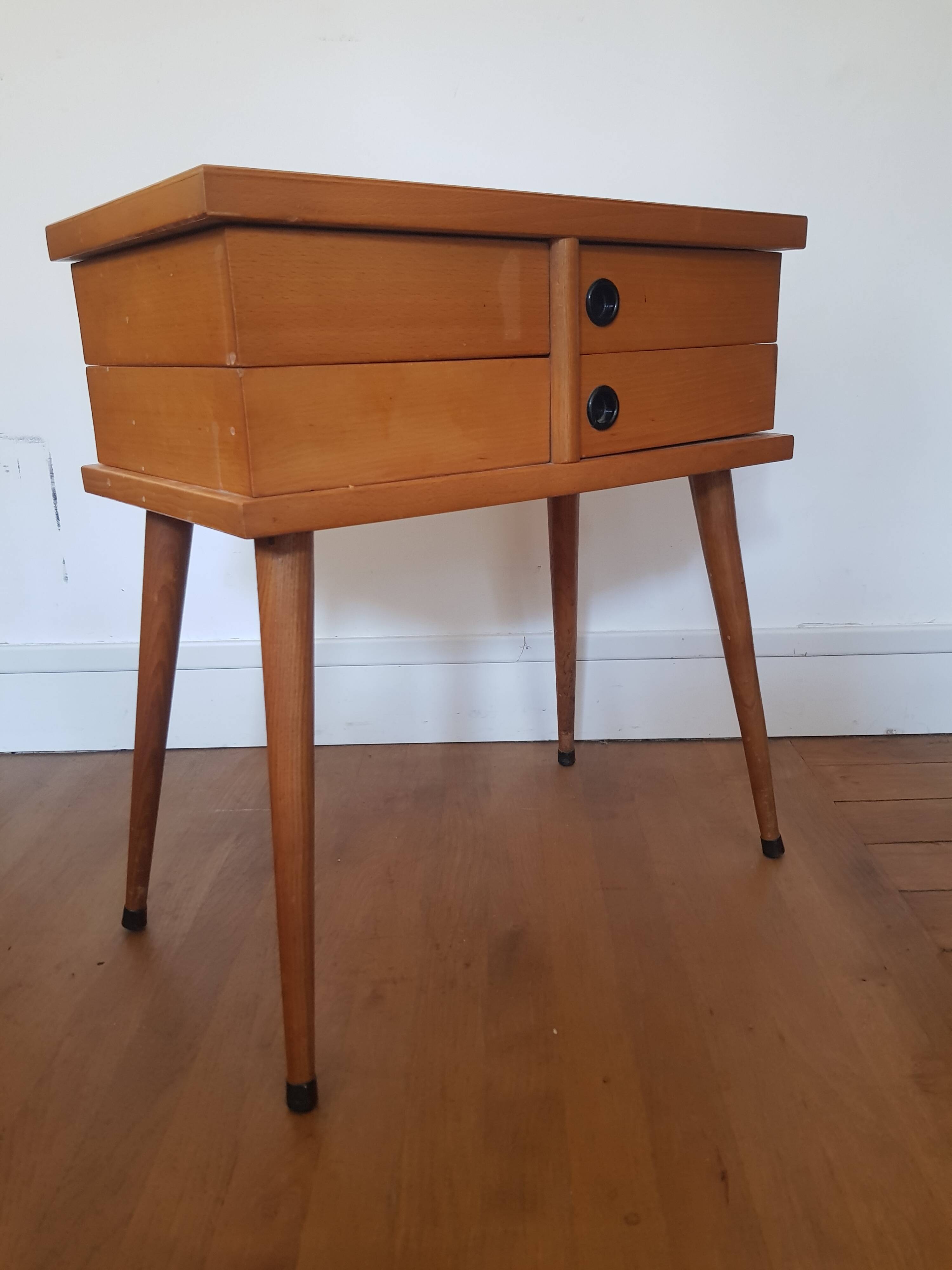 Table de chevet scandinave