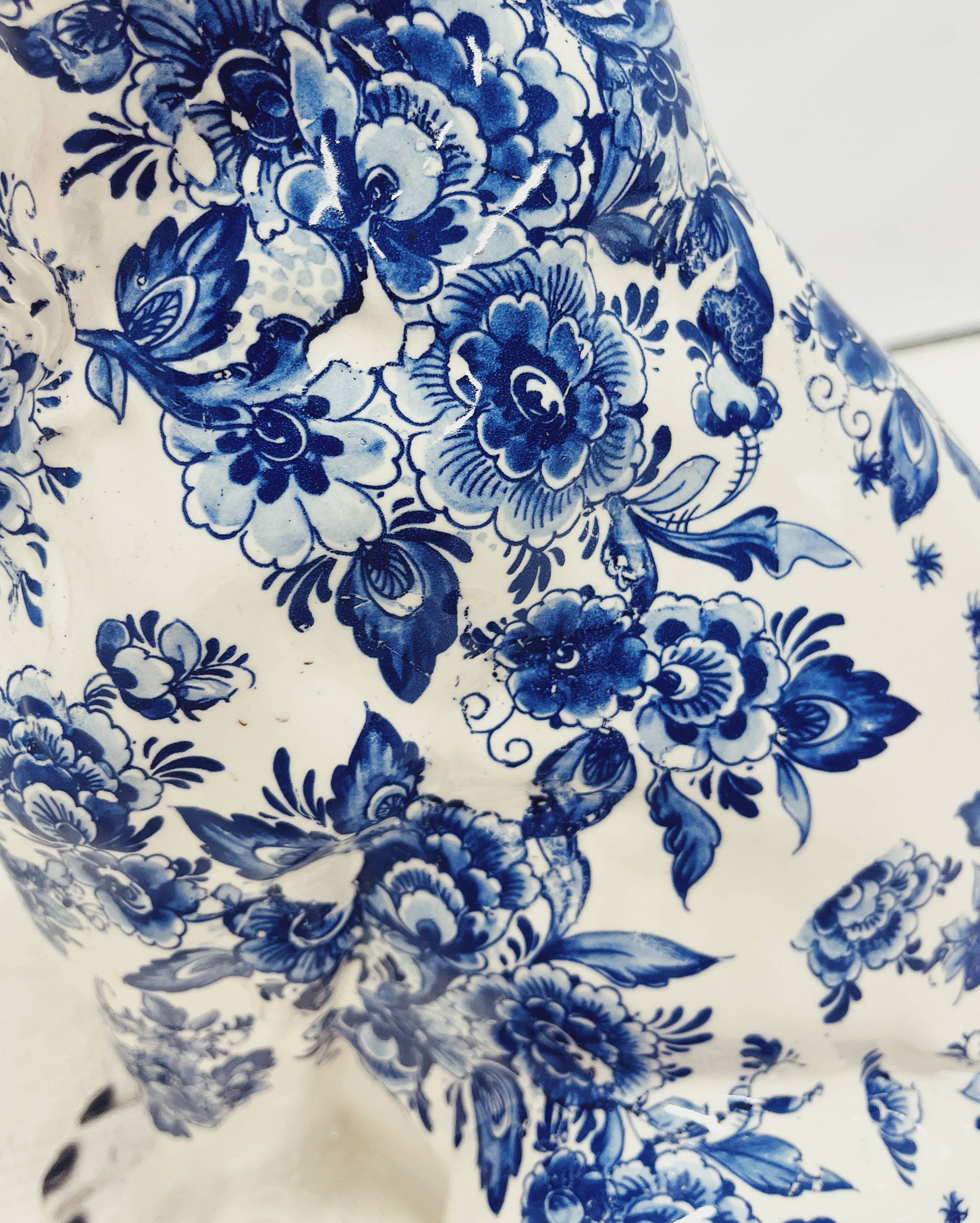 Statue de tigre en céramique bleu de Delft