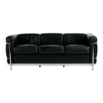 LC2 sofa by Le Corbusier, Pierre Jeanneret and Charlotte Perriand for Cassina