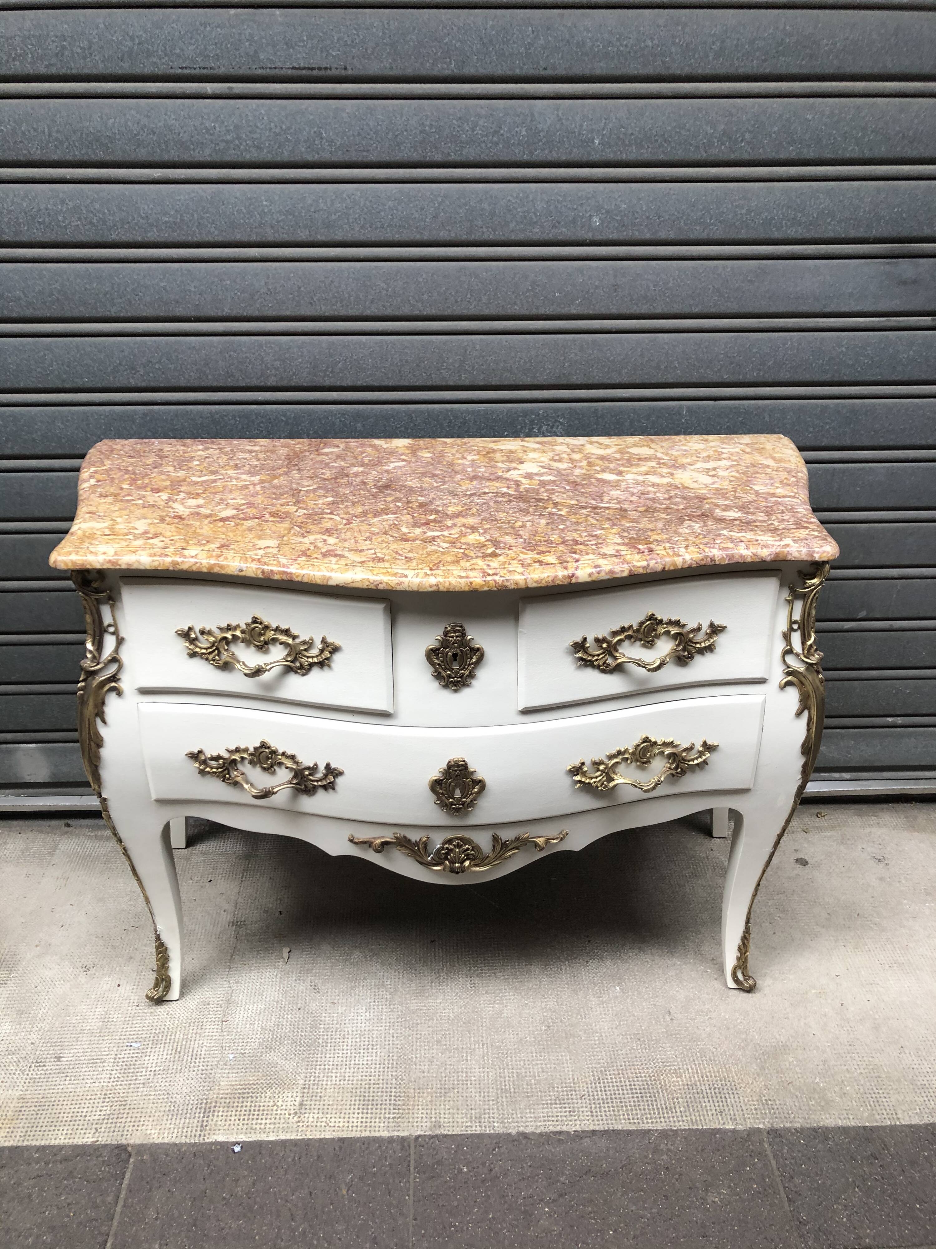 Curved chest of drawers white patina above marble louis XV style