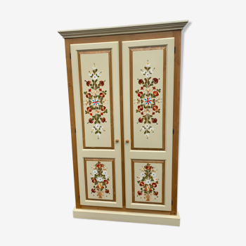 Armoire penderie peint à la main fleurs