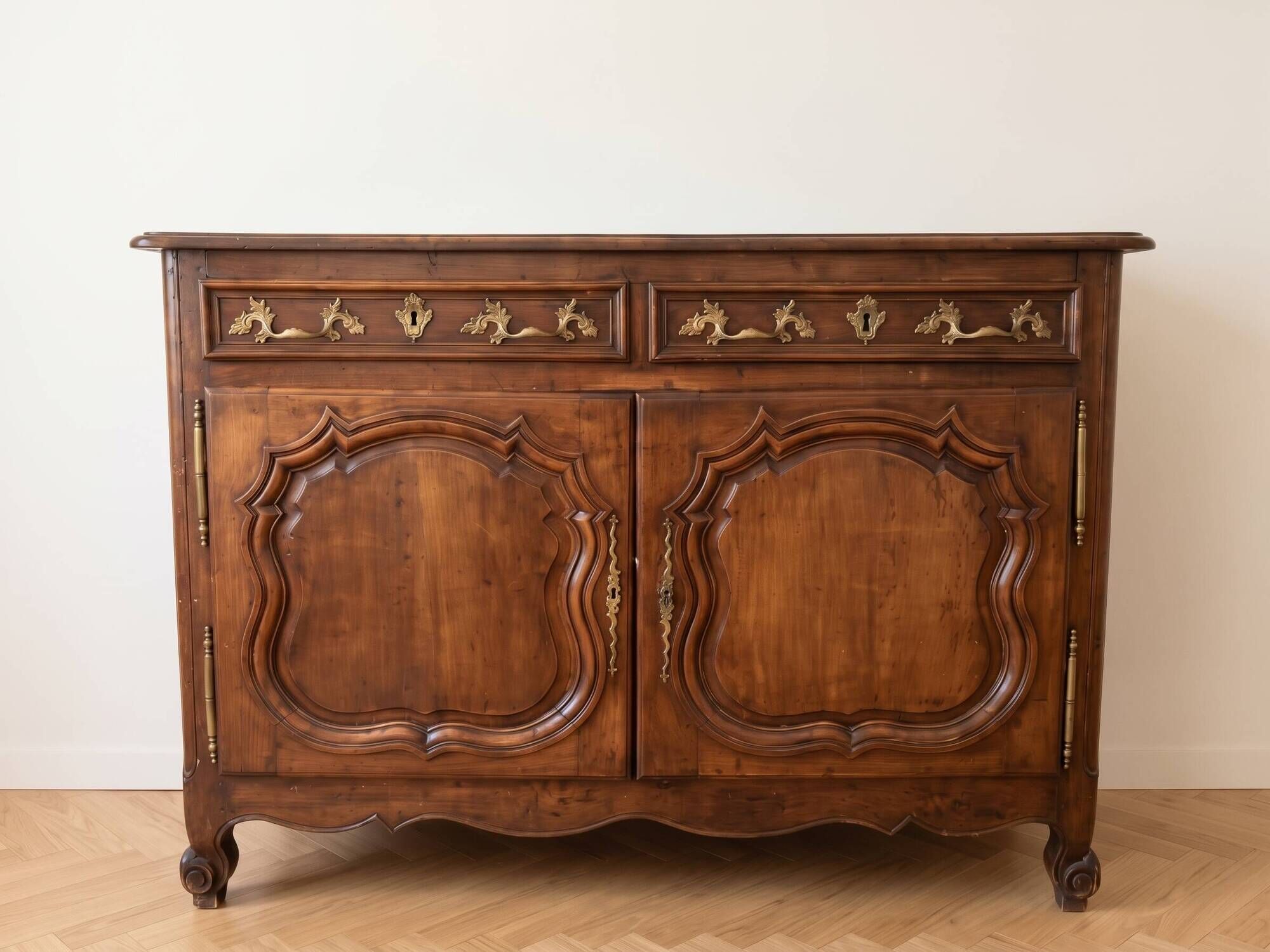 Buffet bas ancien style Louis XV en bois massif