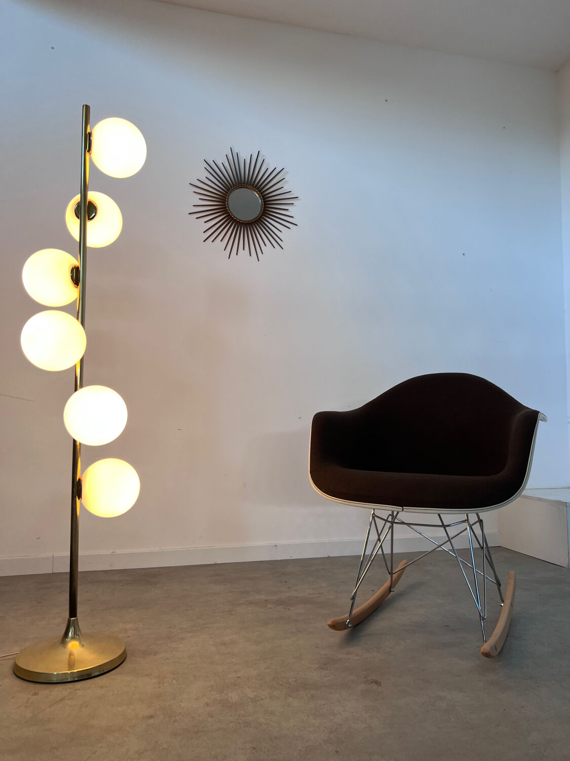 Old floor lamp in brass and opaline design from the 70s Max Bill lamp
