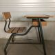 Bureau d’écolier ancien pour enfant en formica