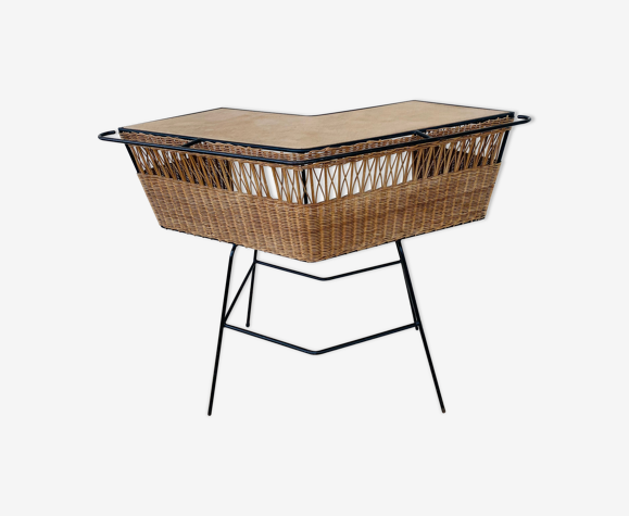 Rattan bar