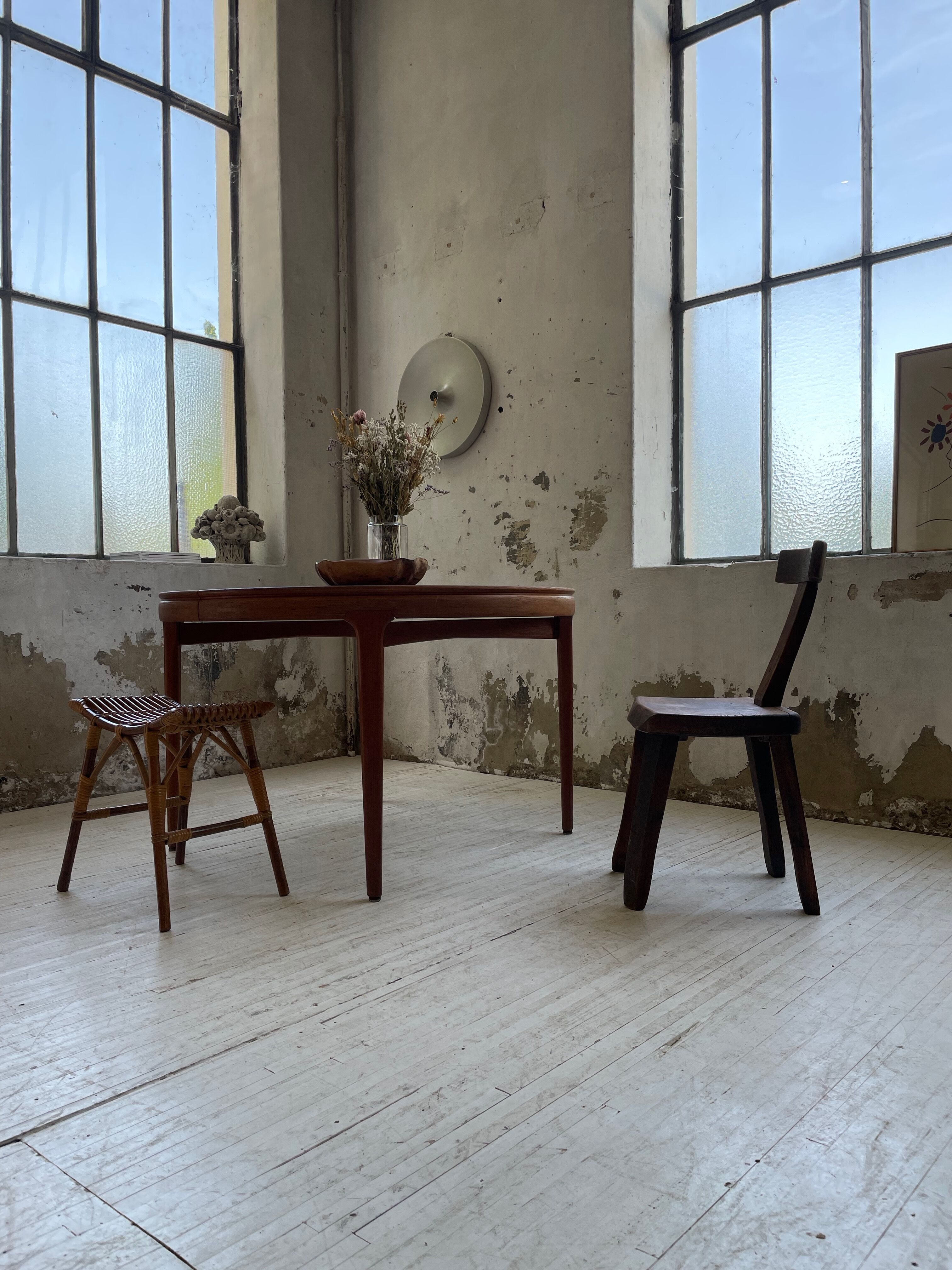Round table 120-230 cm scandinavian samcom arne hovmand olsen