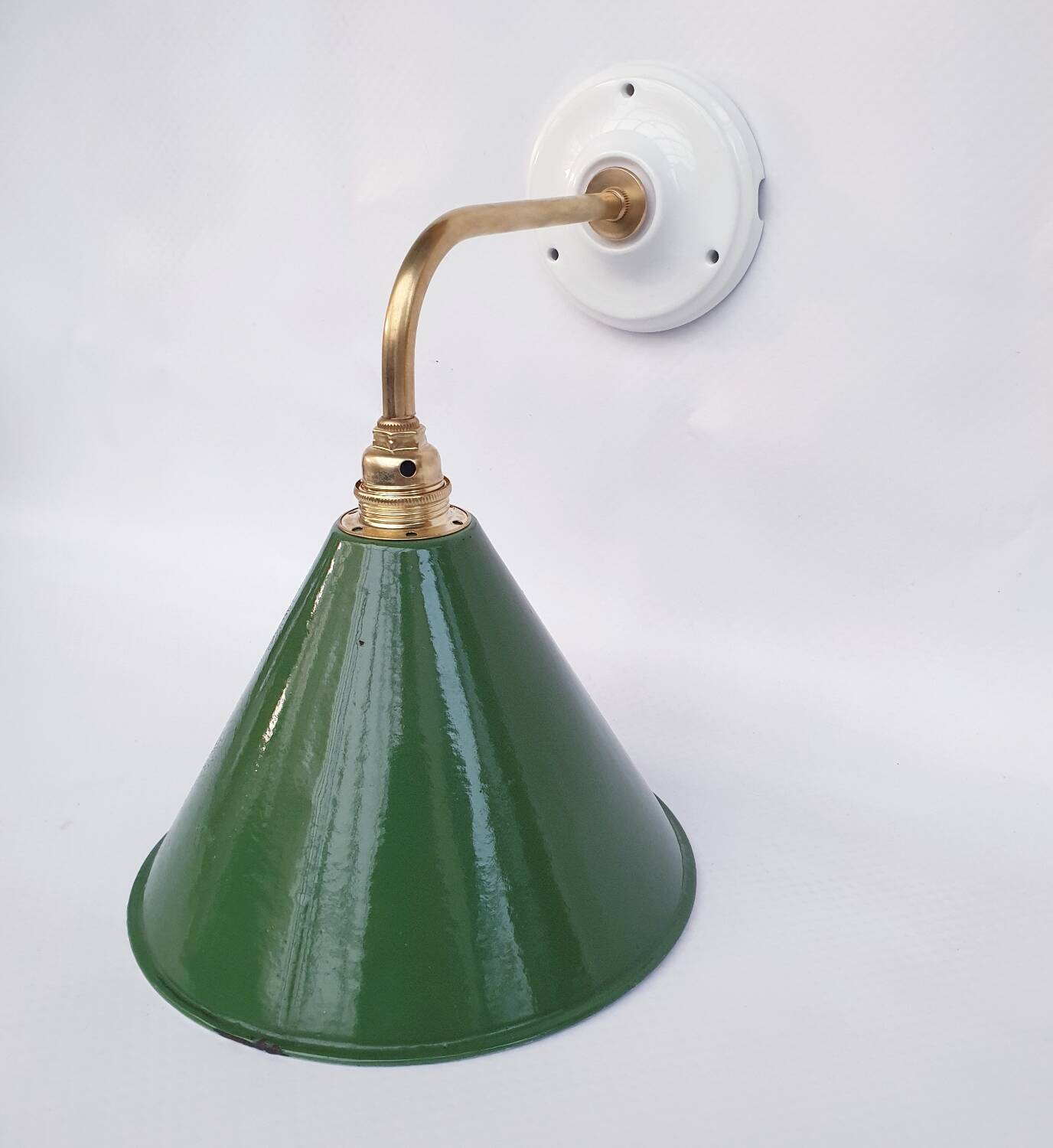 Swan neck and enamelled sheet metal wall light