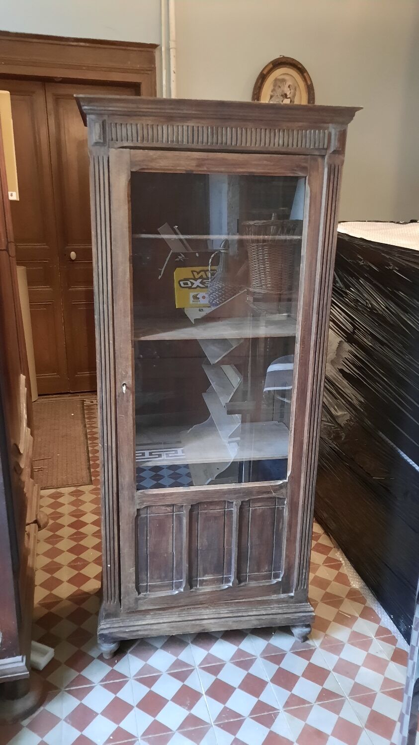 Art Deco style showcase