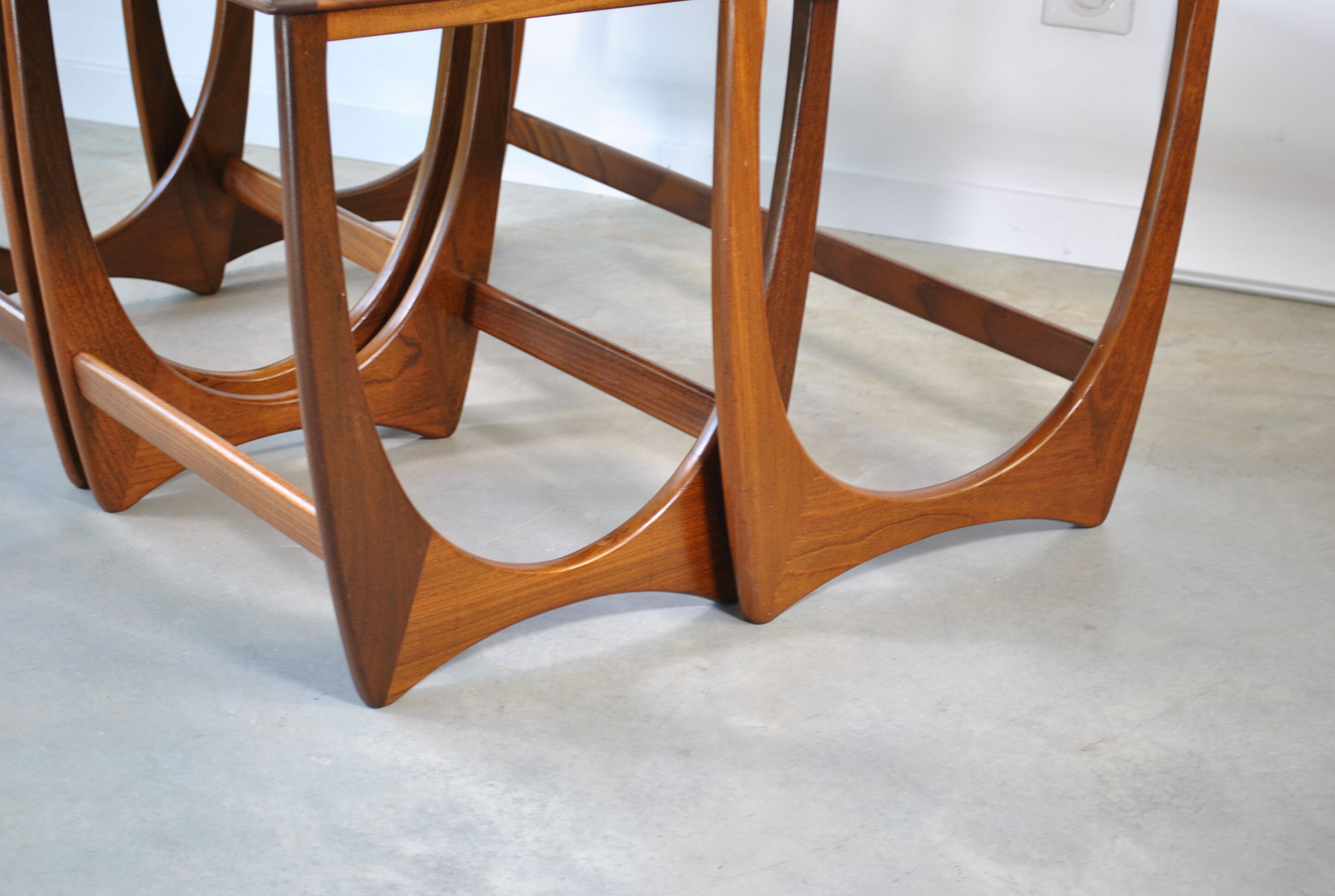 Large pull-out table G-plan 1950