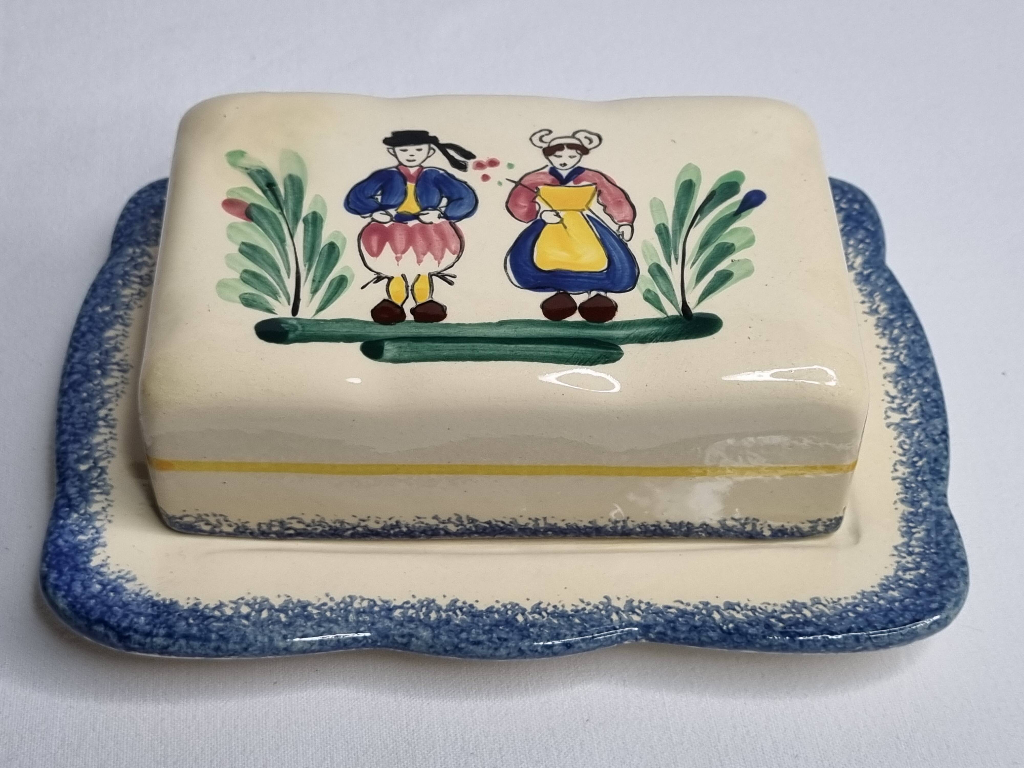 Quimper earthenware butter dish, traditional pattern, 19 cm