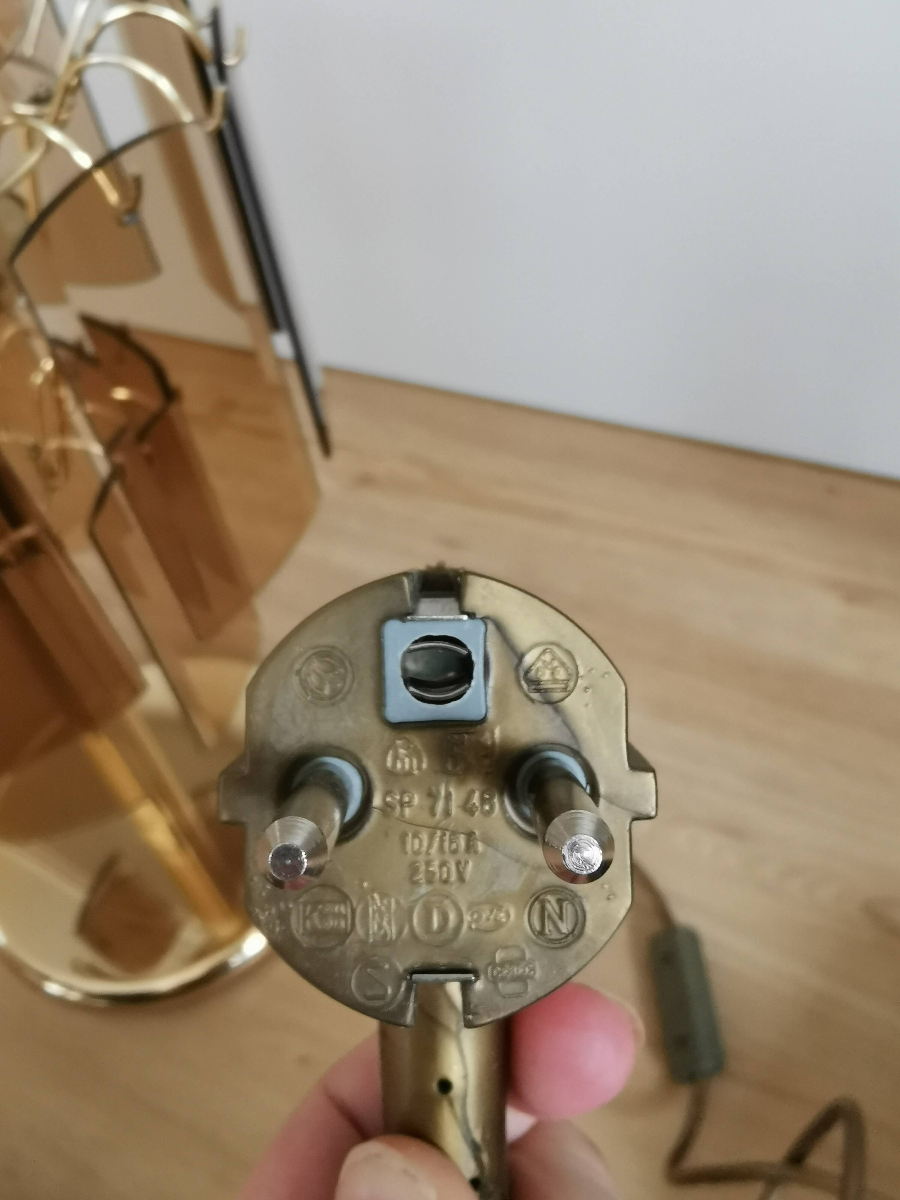 Lampe de bureau vintage en verre fumé : EGLO Leuchten, table dorée autrichienne des années 1980