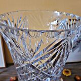 Large chiseled crystal vase with geometric and “flowers” decor