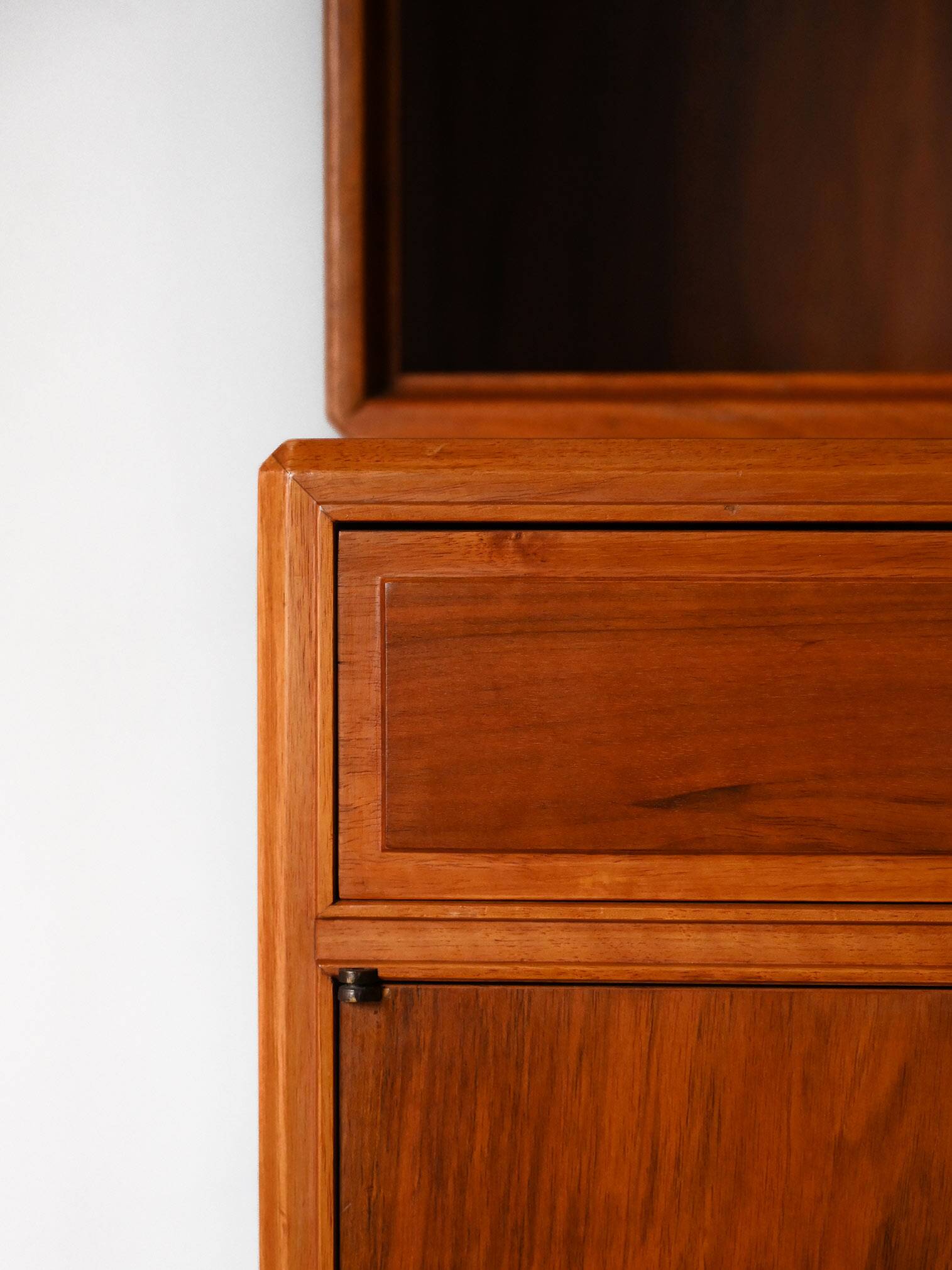 Nordic bookcase with sideboard