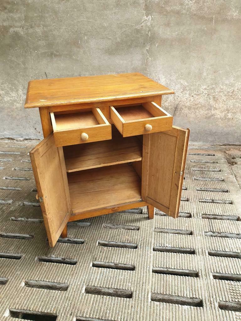 Commode en chêne coffre de tiroirs