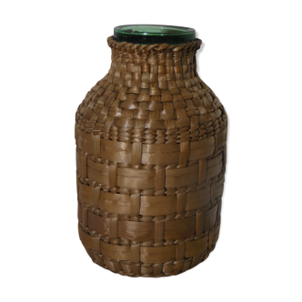 Pot in straw dress
