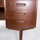 Desk in teak of danish design from the 1960s