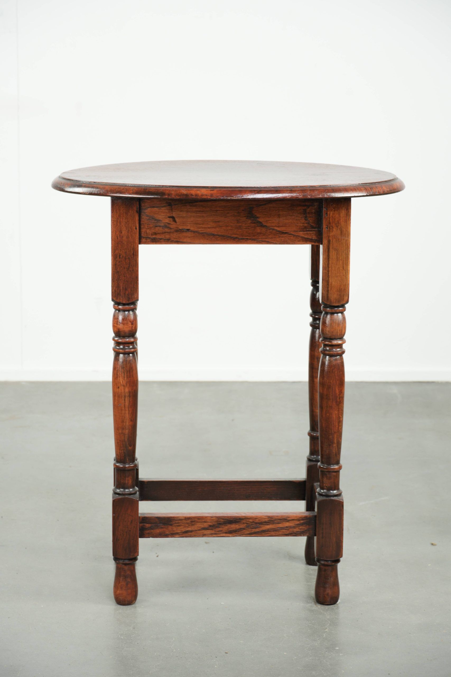 Table d'appoint ovale en chêne anglais antique du début du 20e siècle