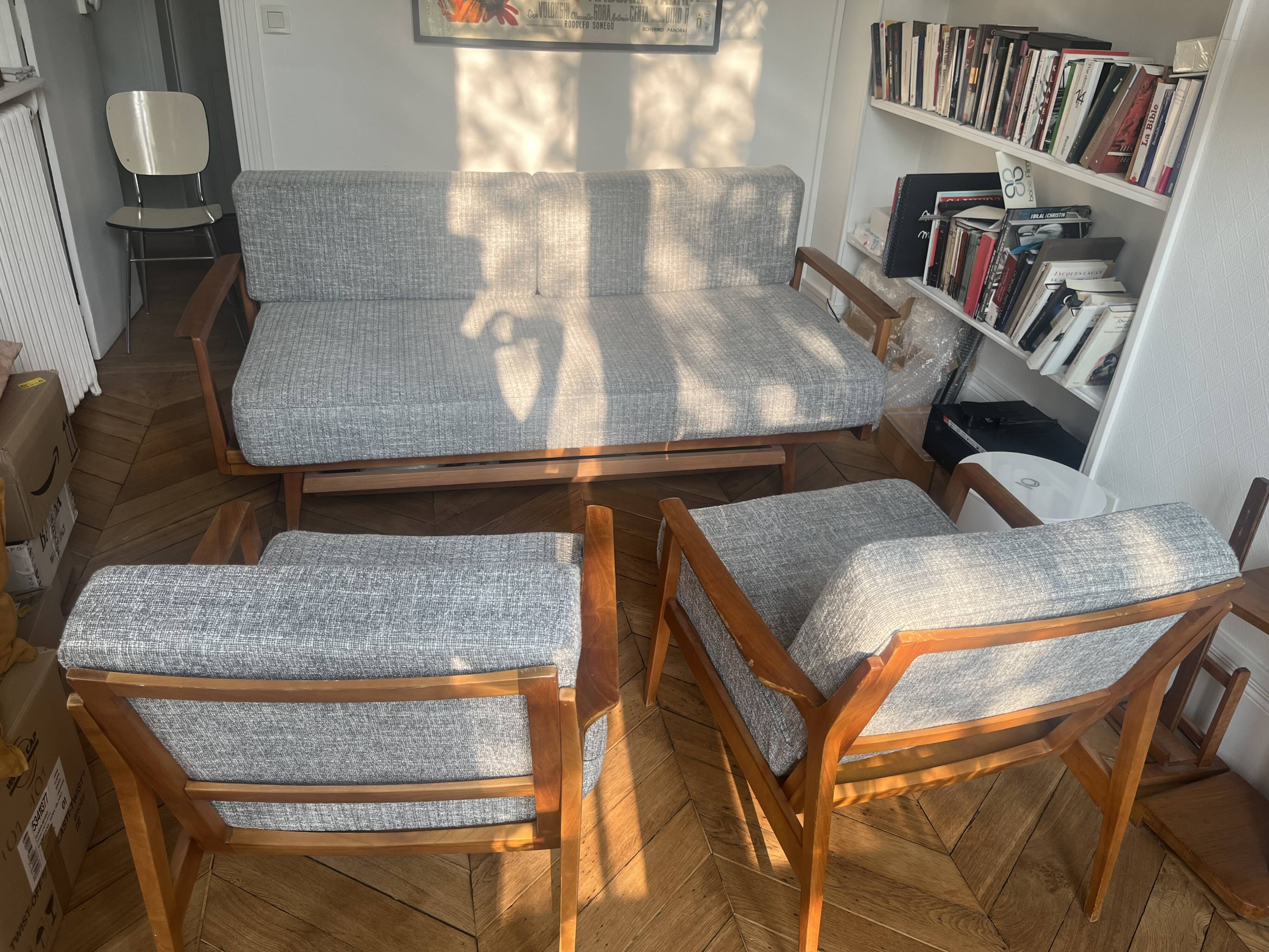Complete Knoll Original sofa. New fabric. Good condition.