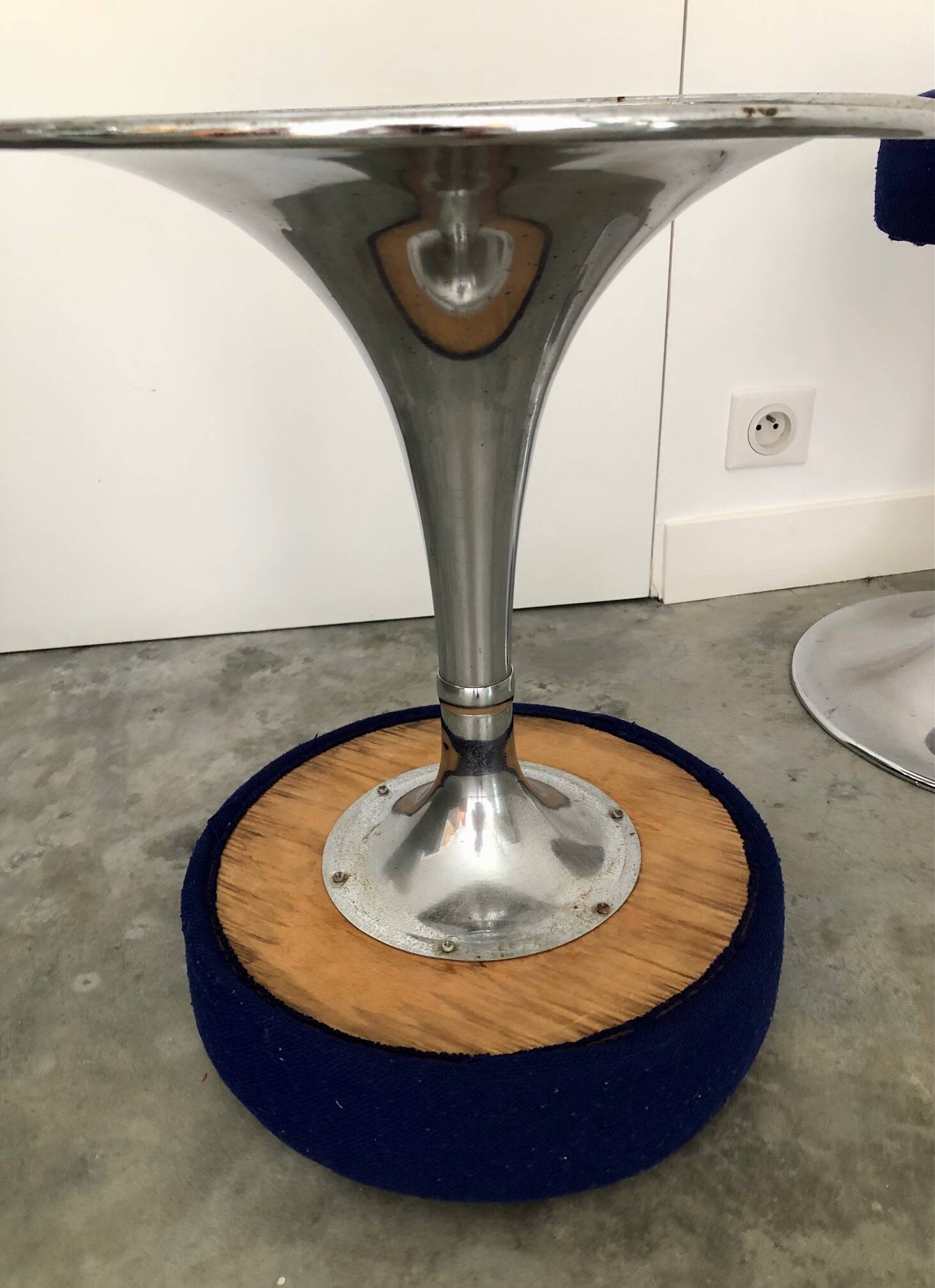 2 tulip foot stools an'70