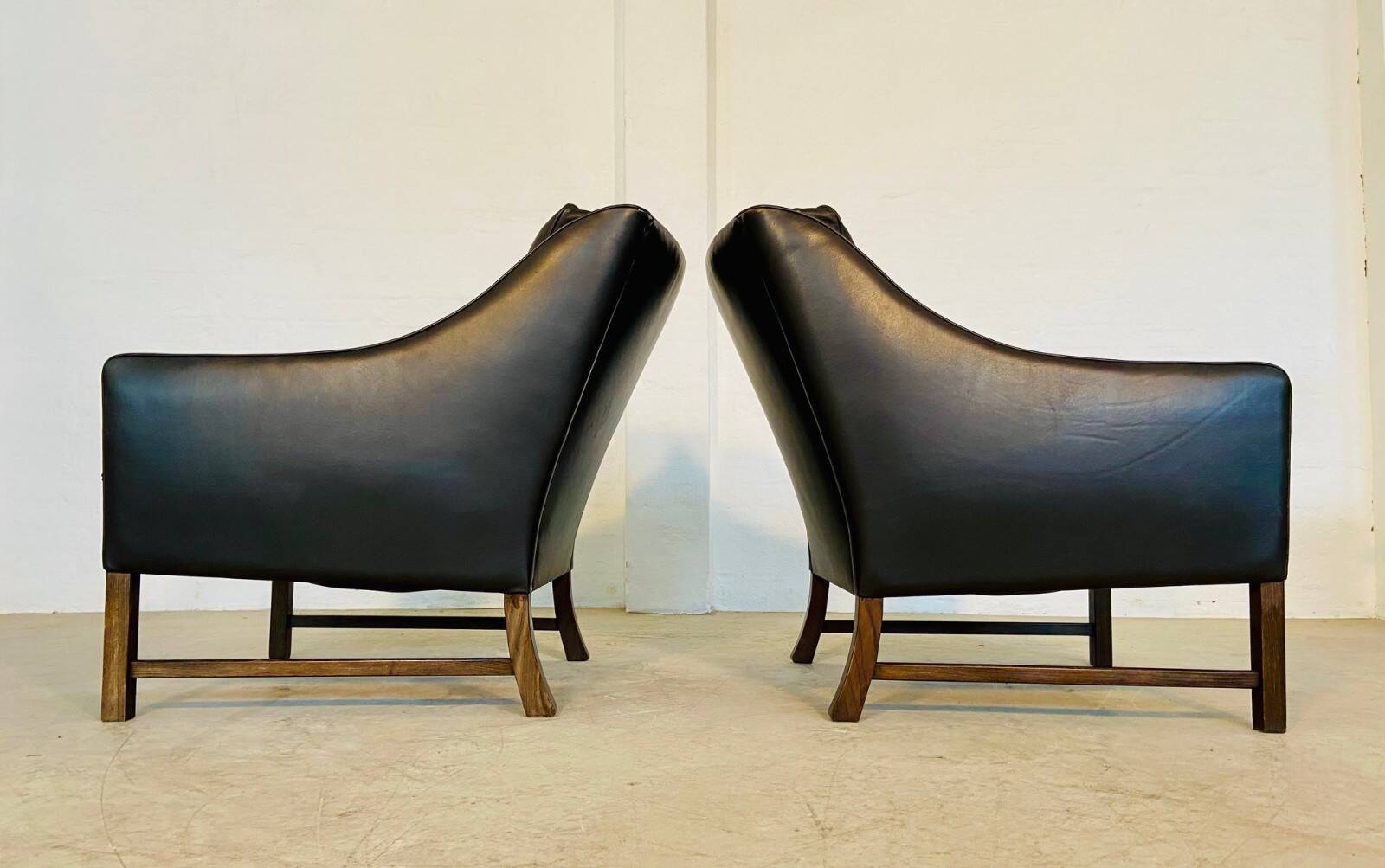 Fauteuils en cuir et palissandre de Fredrik Kayser des années 50 – cuir marron
