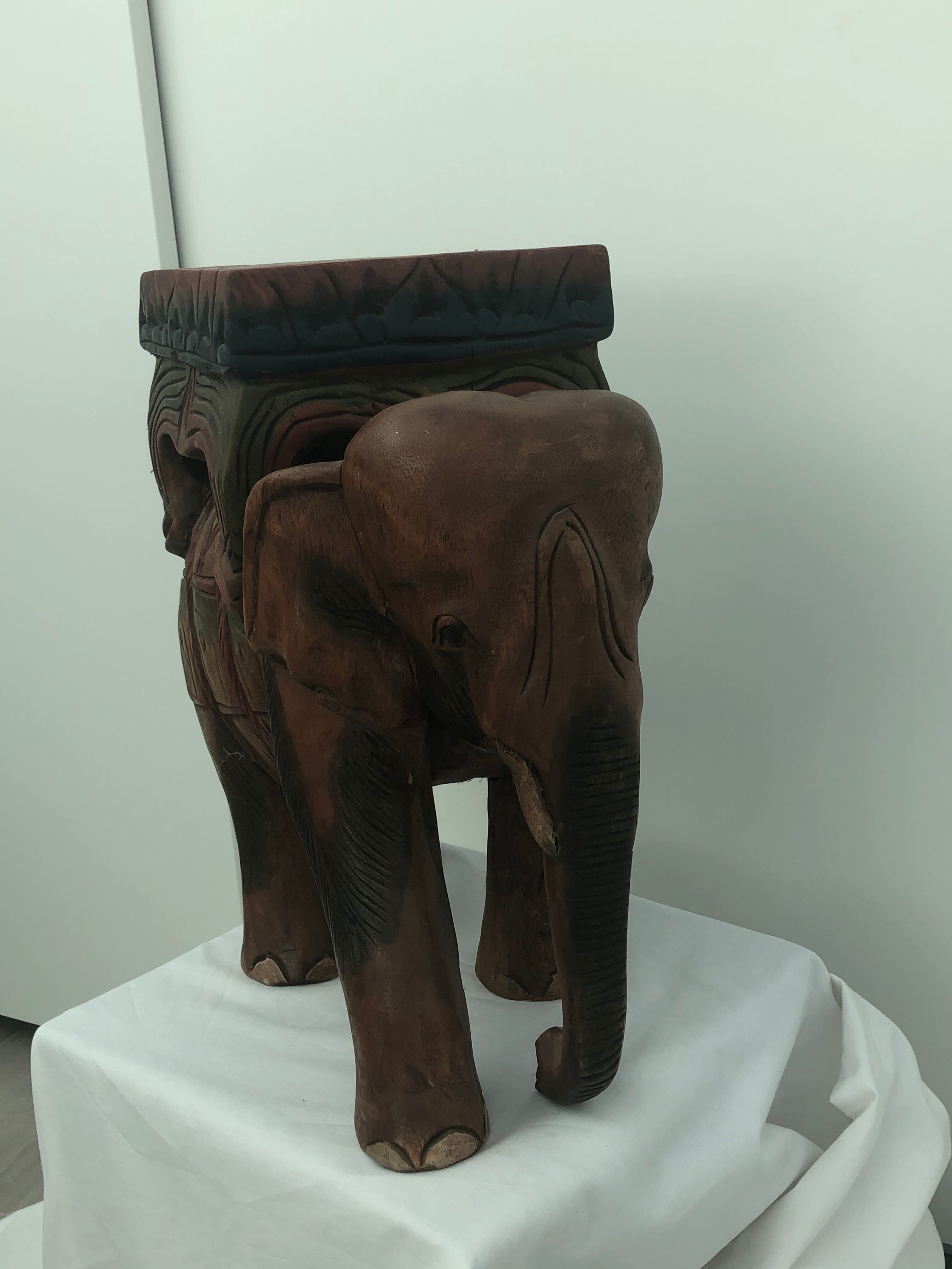 Tabouret éléphant en bois sculpté polychromie