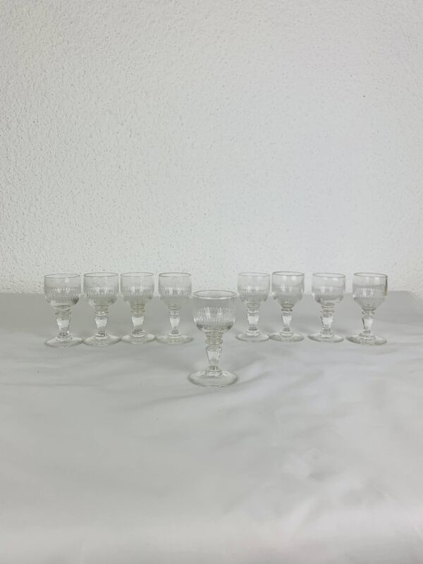9 verres à liqueur Baccarat modèle Renaissance