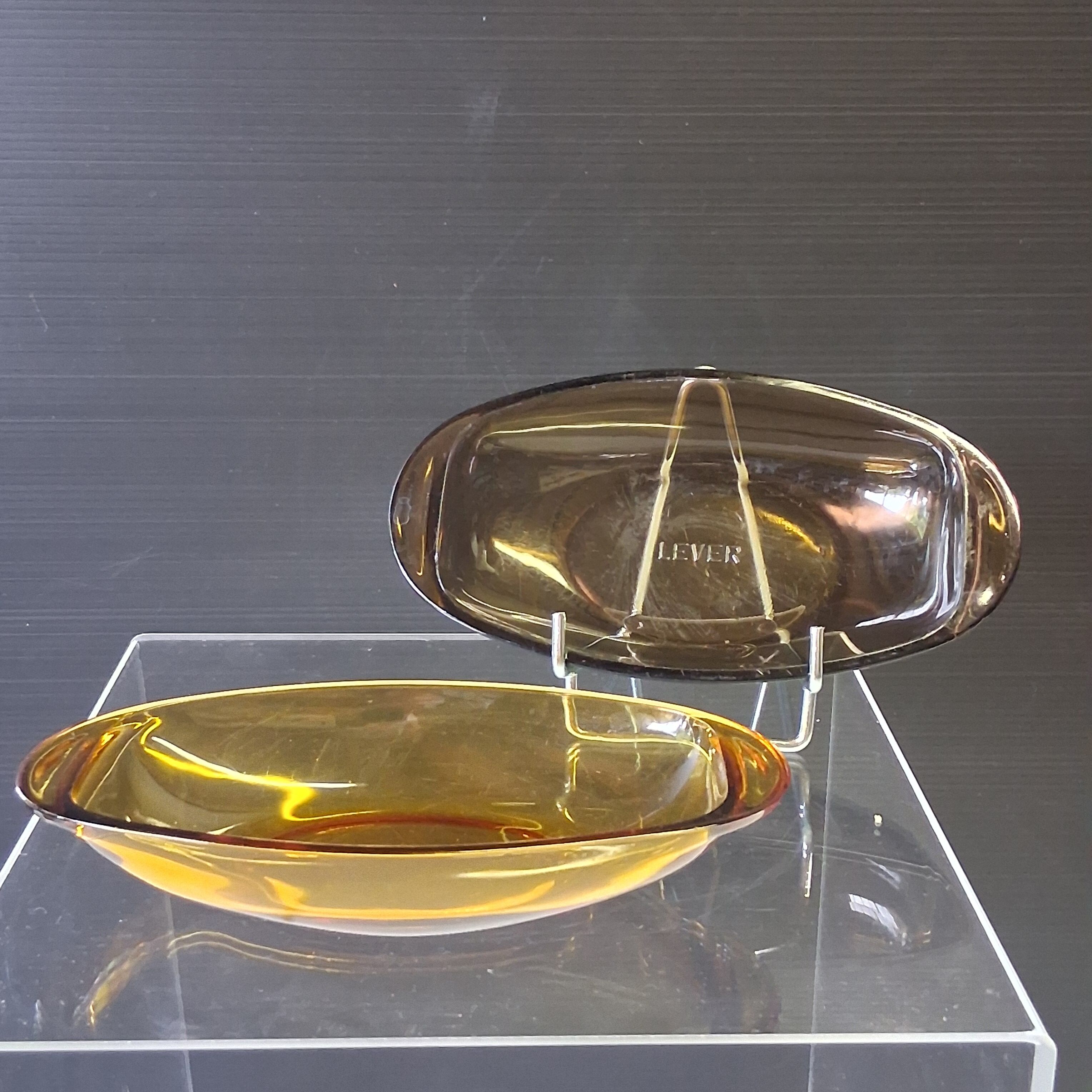 Set of 2 glass ear-handled dishes/ramekins from Lever in very good condition.