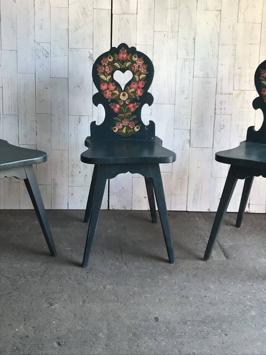 Set of 3 vintage wooden accent chairs, painted in multicolour with floral decoration (1920s)